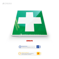 Знак евакуації E003 «Перша допомога», який використовується для позначення місця розташування засобів першої допомоги або вказівки на дії, які потрібно вжити у випадку отримання травми чи нещасного випадку, пов’язаного з електрикою.